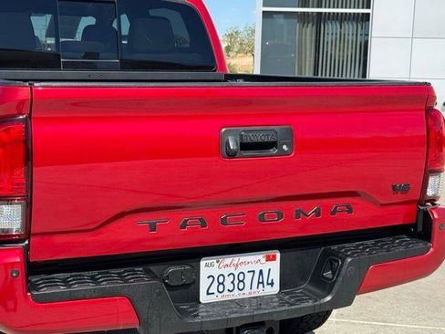 Used 2019 Toyota Tacoma TRD Sport w/ Technology Package RWD image 11