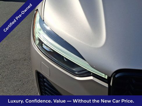 Certified 2023 Volvo XC60 B5 Plus AWD/4WD image 10