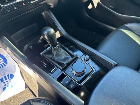Used 2022 MAZDA MAZDA3 s image 24