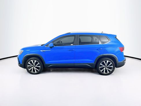 Used 2022 Volkswagen Taos SE FWD image 4