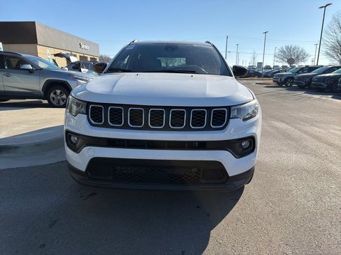 Used 2025 Jeep Compass Latitude image 2