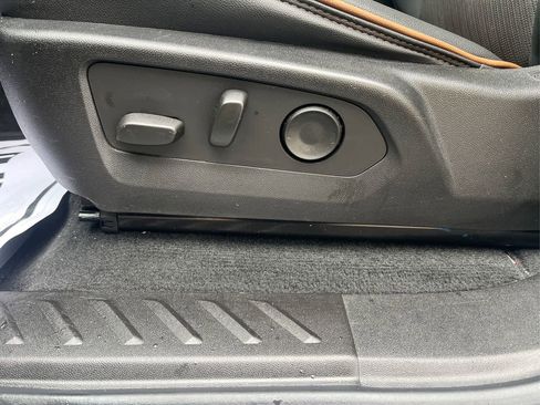 Used 2023 GMC Canyon AT4 w/ AT4 Premium Package image 19