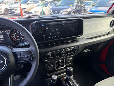 Used 2025 Jeep Wrangler Unlimited Sport AWD/4WD image 17