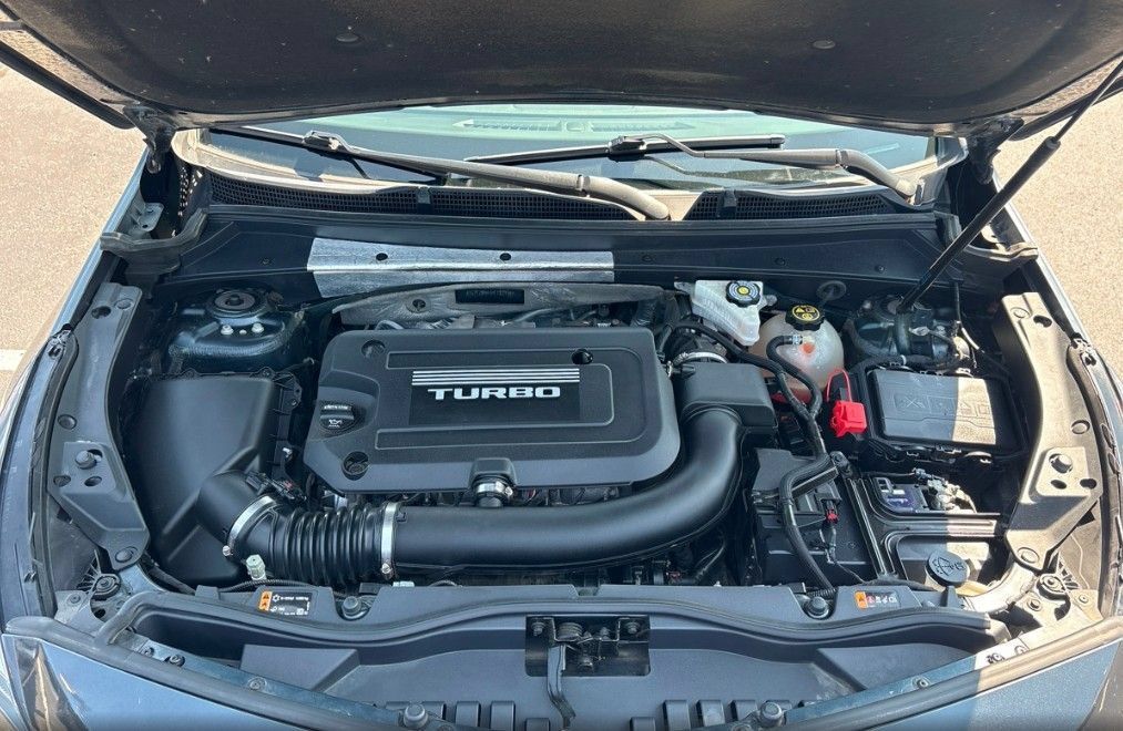 Used 2019 Cadillac XT4 Luxury w/ Cold Weather Package AWD/4WD image 14