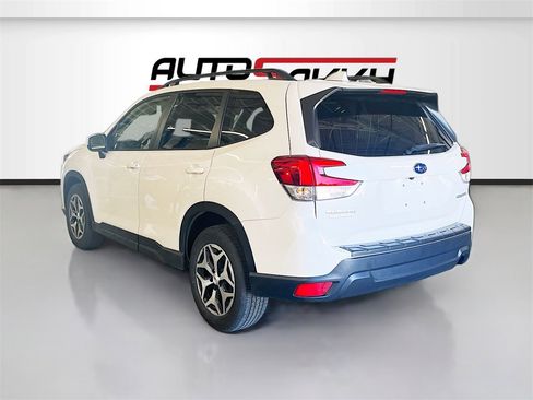 Used 2023 Subaru Forester Premium image 5