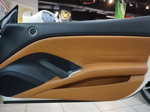 Used 2017 Ferrari California T RWD image 23