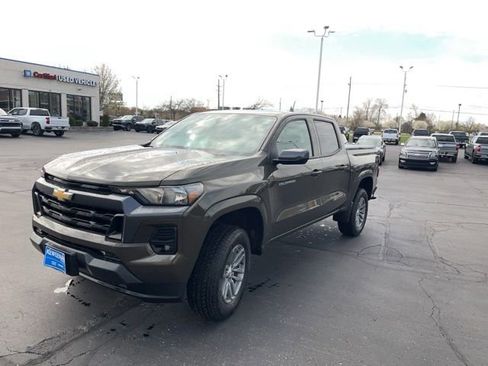 Used 2024 Chevrolet Colorado LT w/ LT Convenience Package II AWD/4WD image 2