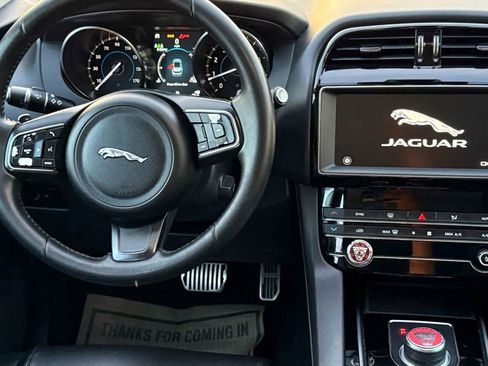 Used 2019 Jaguar F-PACE AWD/4WD image 15
