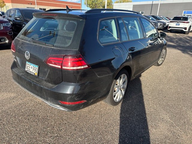 Used 2019 Volkswagen Golf SE FWD image 3