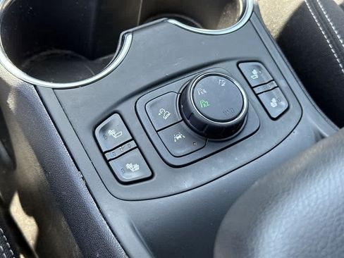 Used 2022 GMC Terrain SLE w/ Driver Convenience Package AWD/4WD image 24