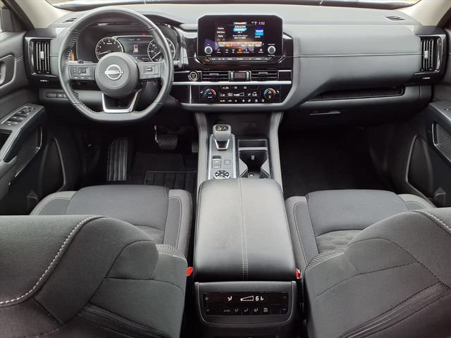 Used 2024 Nissan Pathfinder SV AWD/4WD image 7