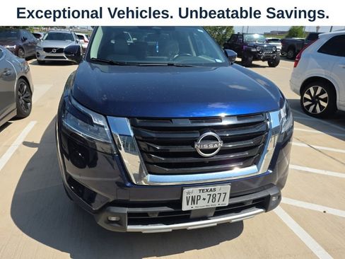 Used 2022 Nissan Pathfinder SL FWD image 2