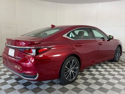 Used 2025 Lexus ES 300h w/ Premium Package image 9