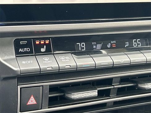 Used 2025 Toyota Camry XLE image 25