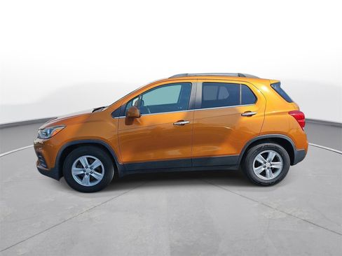 Used 2017 Chevrolet Trax LT w/ Sun & Sound Package FWD image 9