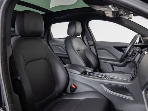Used 2018 Jaguar F-PACE Premium image 28