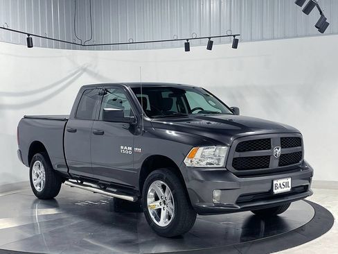Used 2017 RAM 1500 Express w/ Express Value Package AWD/4WD image 32