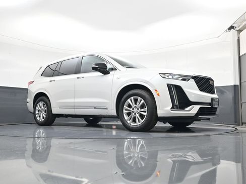 Used 2024 Cadillac XT6 Luxury w/ LPO, Floor Liner Package AWD/4WD image 17