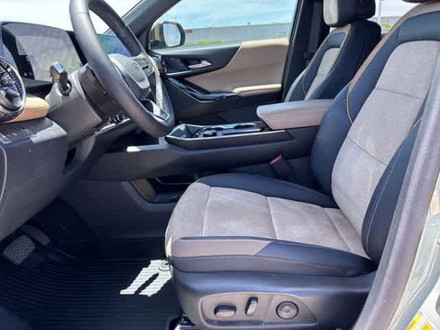 Used 2026 Chevrolet Equinox ACTIV w/ Convenience Package III FWD image 18