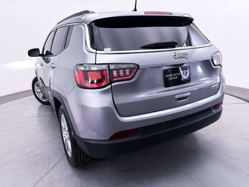 Used 2022 Jeep Compass Latitude FWD image 7