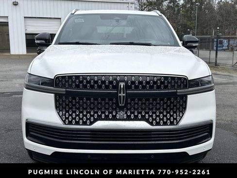 New 2026 Lincoln Navigator Reserve AWD/4WD image 2
