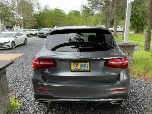 Used 2019 Mercedes-Benz GLC 300 4MATIC image 4