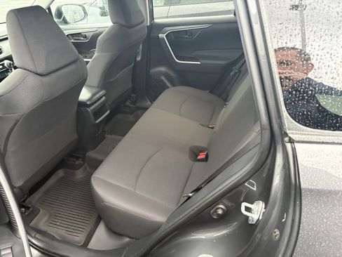 Used 2021 Toyota RAV4 LE image 7