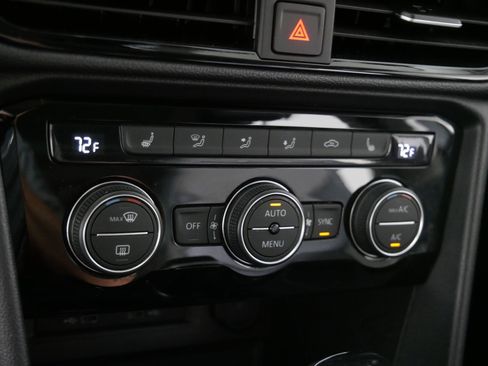 Used 2022 Volkswagen Taos SEL image 23