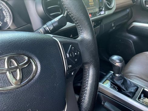 Used 2016 Toyota Tacoma Limited w/ Towing Package AWD/4WD image 13