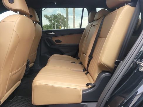 Used 2024 Volkswagen Tiguan SE w/ Panoramic Sunroof Package FWD image 9