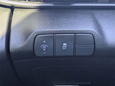 Used 2025 Hyundai Elantra Sport image 28