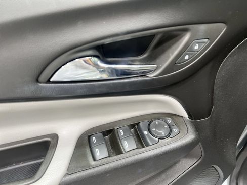 Used 2023 Chevrolet Equinox LT FWD image 13