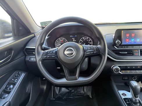 Used 2024 Nissan Altima 2.5 S FWD image 14