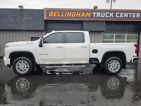 Used 2022 Chevrolet Silverado 2500 High Country w/ Z71 Off-Road Package AWD/4WD image 2