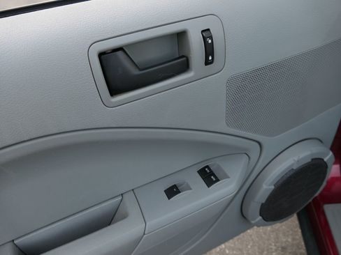 Used 2006 Ford Mustang Premium image 13