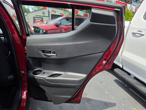 Used 2019 Toyota C-HR LE FWD image 31