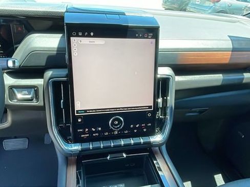 Used 2025 GMC Yukon XL Denali AWD/4WD image 15