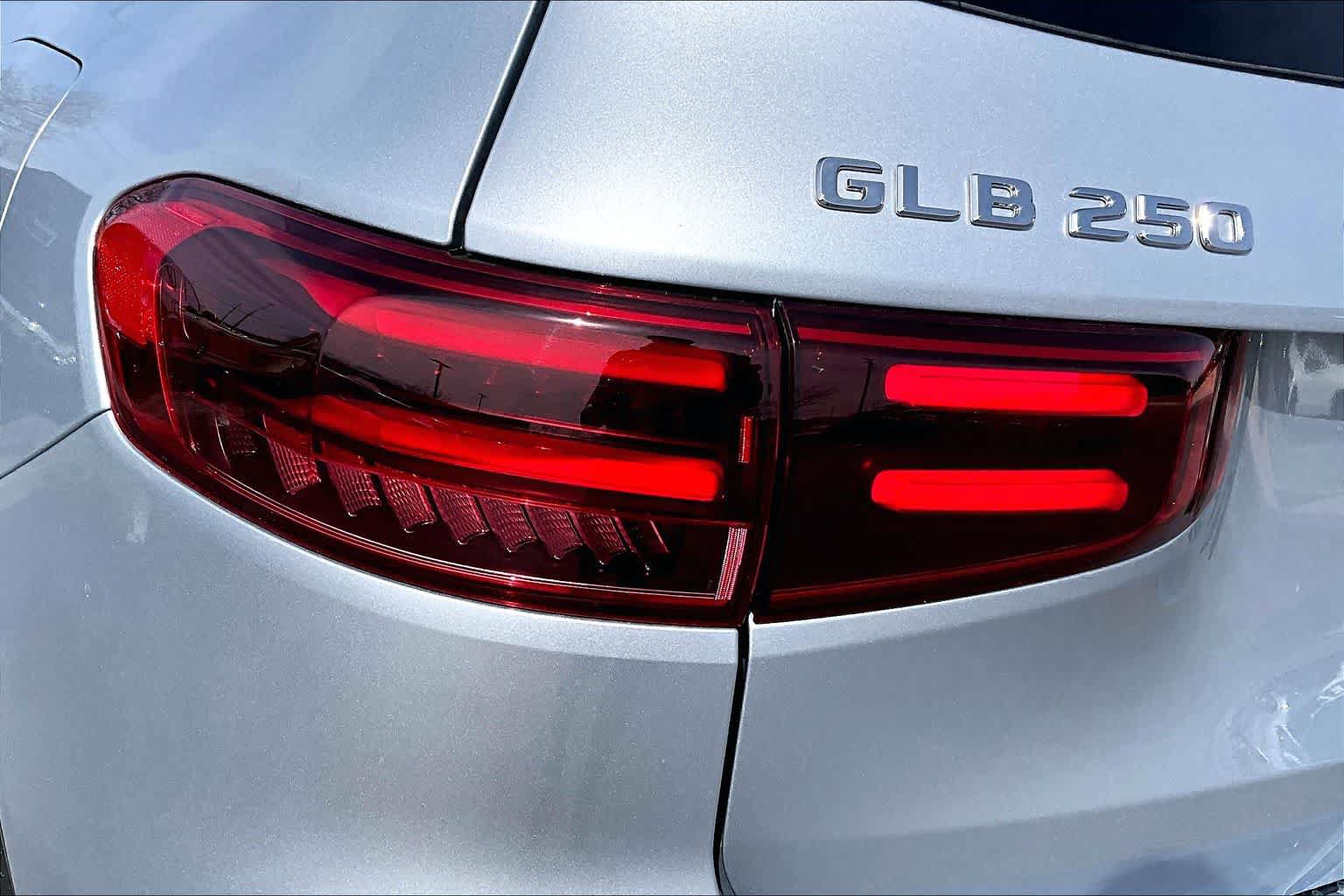 Used 2026 Mercedes-Benz GLB 250 image 6