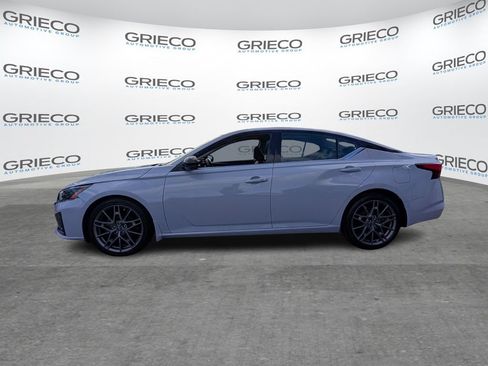 Used 2023 Nissan Altima 2.0 SR FWD image 4