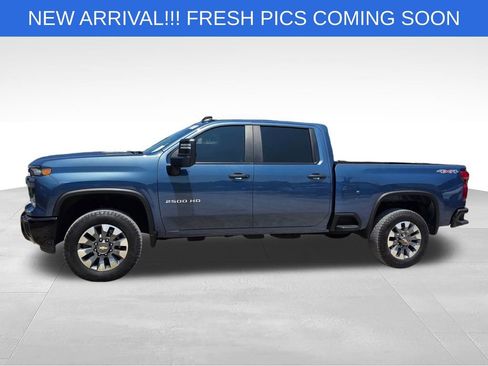 Used 2025 Chevrolet Silverado 2500 Custom w/ Custom Value Package AWD/4WD image 3