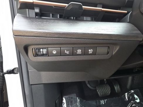 Used 2023 Nissan Ariya FWD image 14