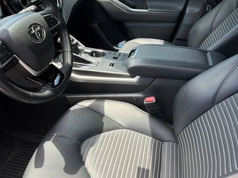 Used 2023 Toyota Highlander XSE FWD image 7