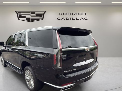 Certified 2024 Cadillac Escalade ESV Premium Luxury w/ LPO, Floor Liner Package AWD/4WD image 11