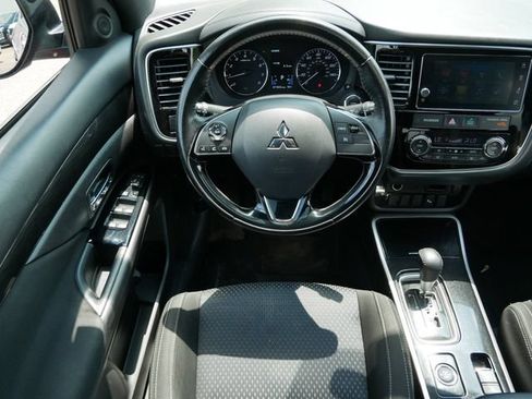 Used 2018 Mitsubishi Outlander LE AWD/4WD image 12