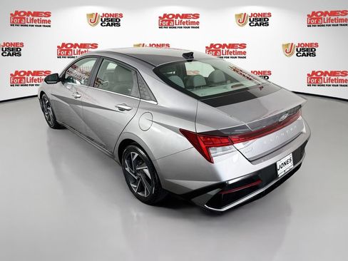 Used 2024 Hyundai Elantra SEL w/ Convenience Package FWD image 2