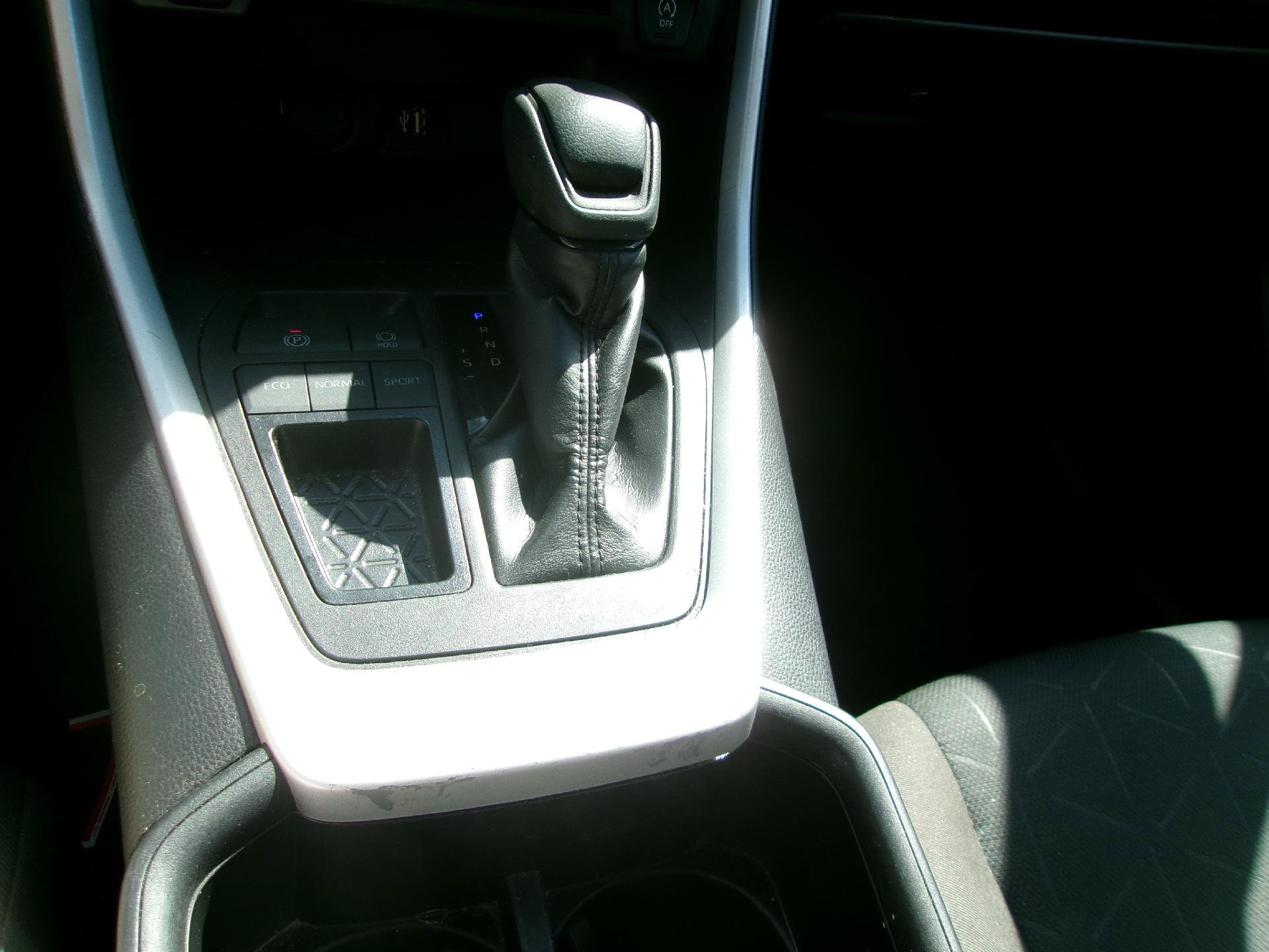 Used 2025 Toyota RAV4 XLE FWD image 11