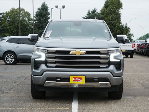 Used 2023 Chevrolet Silverado 1500 High Country w/ Technology Package AWD/4WD image 2