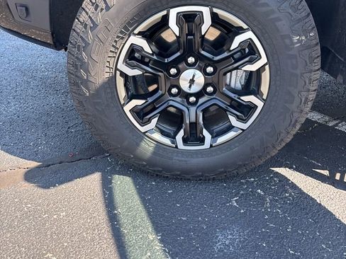 Used 2024 Chevrolet Silverado 1500 ZR2 w/ Technology Package AWD/4WD image 9
