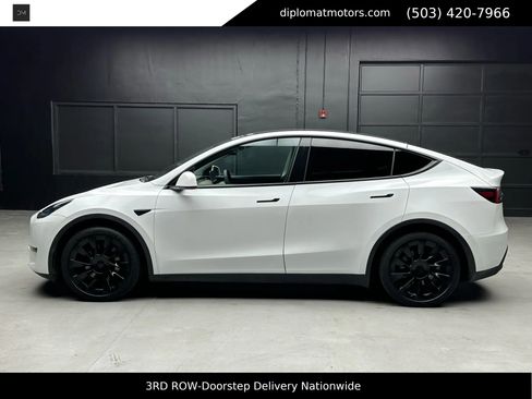 Used 2022 Tesla Model Y Long Range image 2