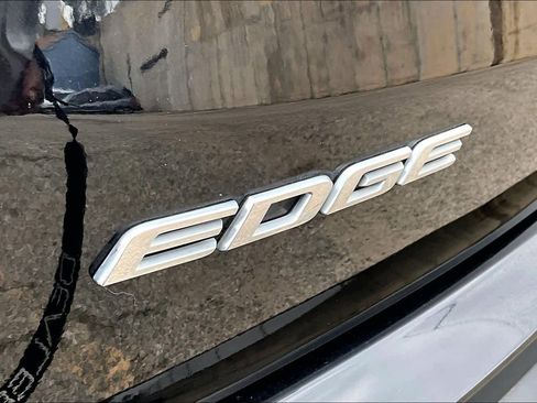 Certified 2019 Ford Edge SE FWD image 12